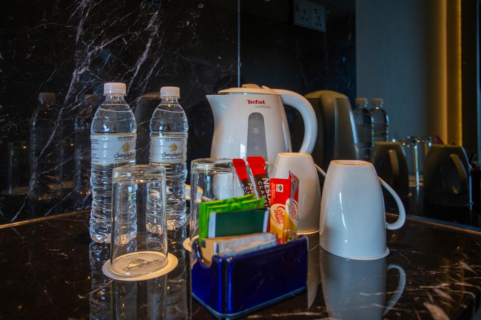Готель The Pacific Sutera Кота-Кінабалу Екстер'єр фото Bottled water in a hotel room